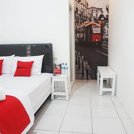 Reddoorz @ Jalan Tanjung Blitar Hotell Eksteriør bilde