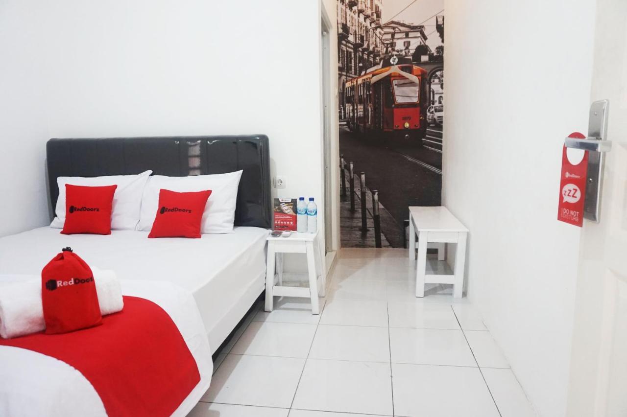 Reddoorz @ Jalan Tanjung Blitar Hotell Eksteriør bilde