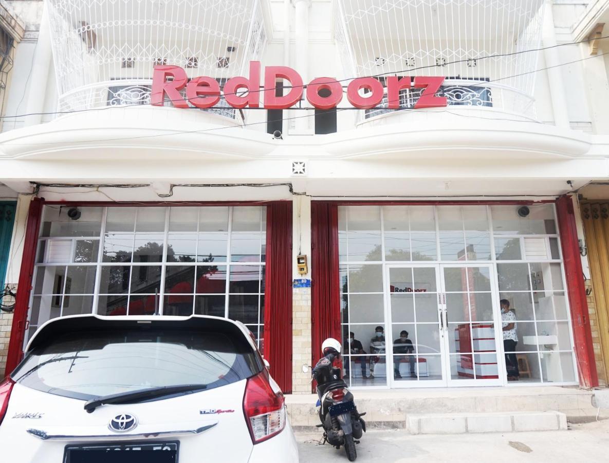 Reddoorz @ Jalan Tanjung Blitar Hotell Eksteriør bilde